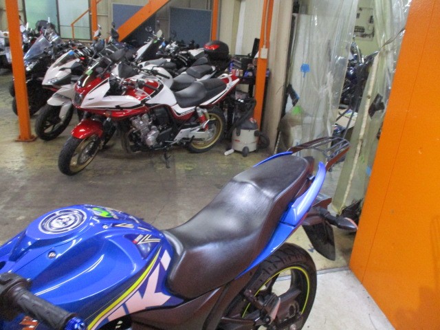 シートもこの通り破れもなければへたりもありません！入手が非常に難しい社外キャリア装備も嬉しい装備！！